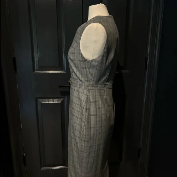 Ted Baker Gray Sleeveless V-Neck Sheath Midi Dress - Picture 2 of 4